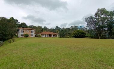 FINCA EN ARRIENDO UBICADA EN RIONEGRO SECTOR ROTONDA SAJONIA