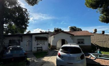 Casa en venta - 3 Dormitorios 1 Baño - 509Mts2 - Ituzaingó