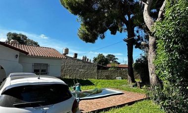 Casa en venta - 3 Dormitorios 1 Baño - 509Mts2 - Ituzaingó