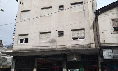 Depto a metros de estación cetrangolo - 2 amb al frente - 3er piso por escalera - luminoso en alquiler