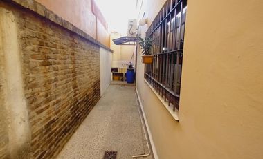 EN VENTA DOS CASAS SOBRE UN LOTE QUILMES OESTE
