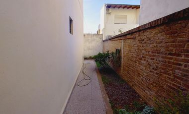 EN VENTA DOS CASAS SOBRE UN LOTE QUILMES OESTE