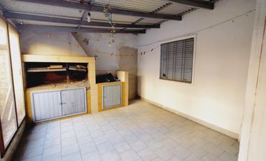 EN VENTA DOS CASAS SOBRE UN LOTE QUILMES OESTE