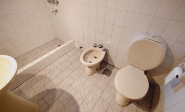 EN VENTA DOS CASAS SOBRE UN LOTE QUILMES OESTE