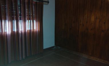 EN VENTA DOS CASAS SOBRE UN LOTE QUILMES OESTE