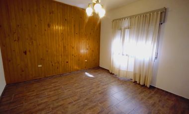 EN VENTA DOS CASAS SOBRE UN LOTE QUILMES OESTE