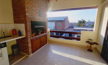 EN VENTA DOS CASAS SOBRE UN LOTE QUILMES OESTE