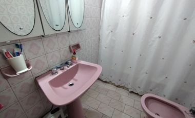 EN VENTA DOS CASAS SOBRE UN LOTE QUILMES OESTE