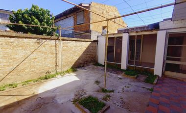 EN VENTA DOS CASAS SOBRE UN LOTE QUILMES OESTE