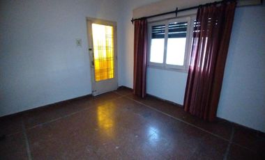 EN VENTA DOS CASAS SOBRE UN LOTE QUILMES OESTE