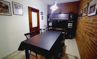 EN VENTA DOS CASAS SOBRE UN LOTE QUILMES OESTE