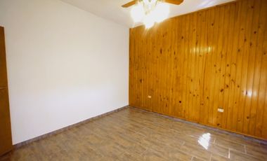 EN VENTA DOS CASAS SOBRE UN LOTE QUILMES OESTE