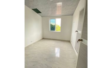 SE ARRIENDA APARTAMENTO TERCER PISO BARRIO BOSQUES DE MARACAIBO.