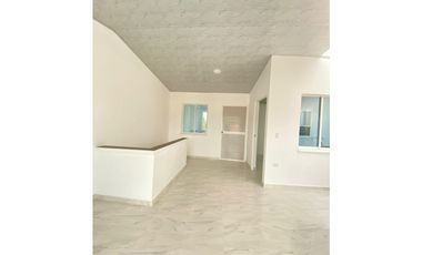 SE ARRIENDA APARTAMENTO TERCER PISO BARRIO BOSQUES DE MARACAIBO.