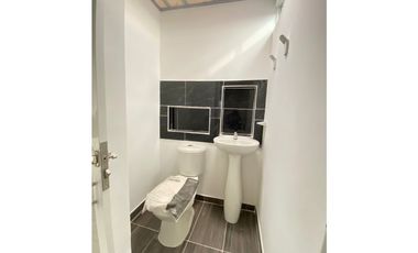 SE ARRIENDA APARTAMENTO TERCER PISO BARRIO BOSQUES DE MARACAIBO.