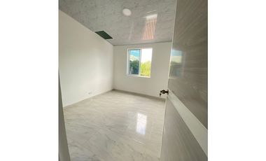 SE ARRIENDA APARTAMENTO TERCER PISO BARRIO BOSQUES DE MARACAIBO.