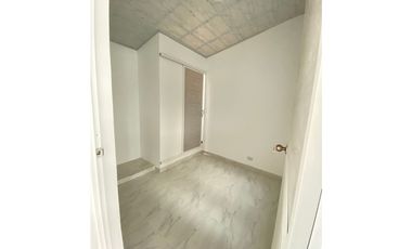SE ARRIENDA APARTAMENTO TERCER PISO BARRIO BOSQUES DE MARACAIBO.