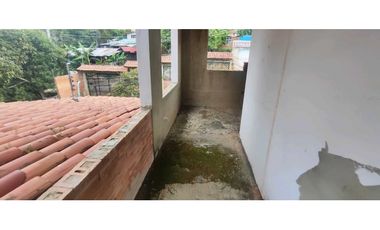 Venta de casalote de 2500 M2 en 650 mill en Mesitas del Colegio Cund