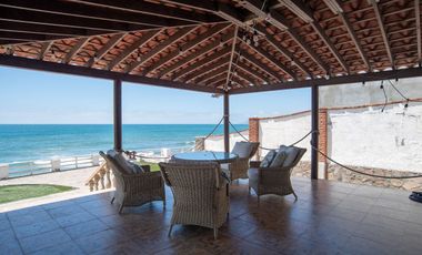 ¡Casa frente al mar con playa de arena por menos de $700 000!