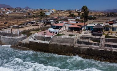 ¡Casa frente al mar con playa de arena por menos de $700 000!
