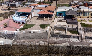 ¡Casa frente al mar con playa de arena por menos de $700 000!