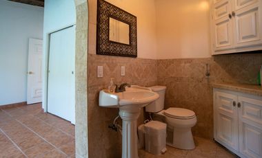¡Casa frente al mar con playa de arena por menos de $700 000!