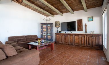 ¡Casa frente al mar con playa de arena por menos de $700 000!