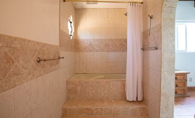 ¡Casa frente al mar con playa de arena por menos de $700 000!
