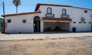 ¡Casa frente al mar con playa de arena por menos de $700 000!