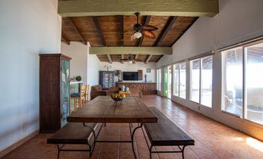 ¡Casa frente al mar con playa de arena por menos de $700 000!