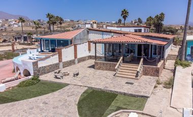 ¡Casa frente al mar con playa de arena por menos de $700 000!
