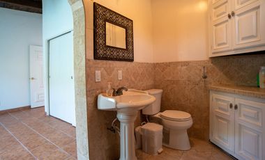 ¡Casa frente al mar con playa de arena por menos de $700 000!