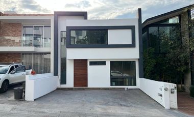 CASA NUEVA EN PRE-VENTA ALTOZANO MORELIA, HERMOSA VISTA PANORÁMICA, DE 3 NIVELES