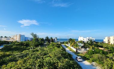 TOWNHOUSES de tres niveles cerca de la playa.