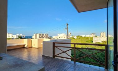 TOWNHOUSES de tres niveles cerca de la playa.
