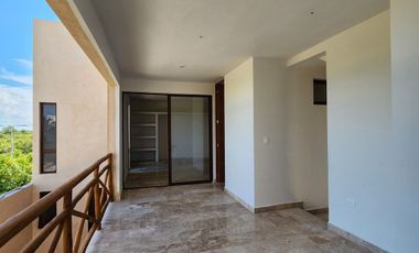 TOWNHOUSES de tres niveles cerca de la playa.