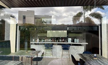 Casa en venta con acabados de lujo en Privada Residencial al norte de Mérida