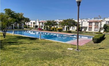 Se RENTA Casa Amueblada en Residencial en Xochitepec