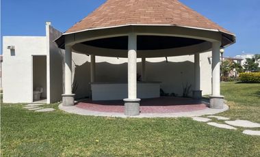 Se RENTA Casa Amueblada en Residencial en Xochitepec