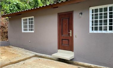 SE ALQUILA CASA 2 RECAMARAS AMOBLADO EN CLAYTON