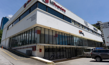 LOCAL COMERCIAL EN CALLE 50 FULL EQUIPADA 430M2 MOBILIARIO INCLUIDO