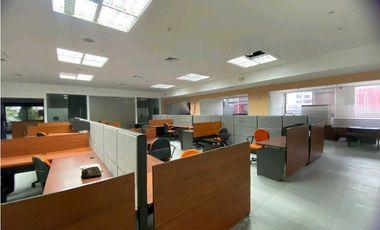 LOCAL COMERCIAL EN CALLE 50 FULL EQUIPADA 430M2 MOBILIARIO INCLUIDO
