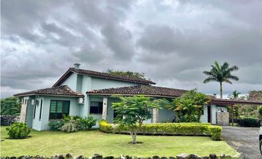 VENDO CASA EN LOS MOLINOS - BOQUETE