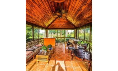 VENDO CASA EN LOS MOLINOS - BOQUETE