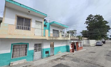 Casa con Local Comercial en Santa Ana