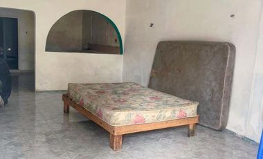 Casa con Local Comercial en Santa Ana