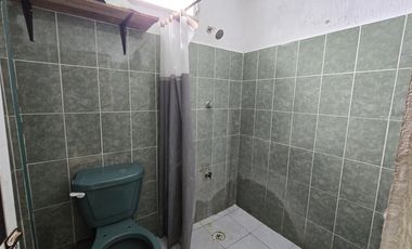 Casa con Local Comercial en Santa Ana