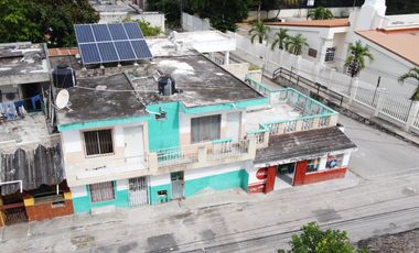 Casa con Local Comercial en Santa Ana