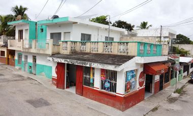 Casa con Local Comercial en Santa Ana