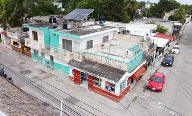 Casa con Local Comercial en Santa Ana
